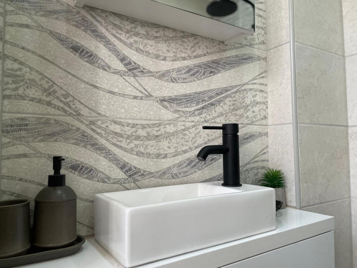 Apartments Tema Sombor Luaran gambar