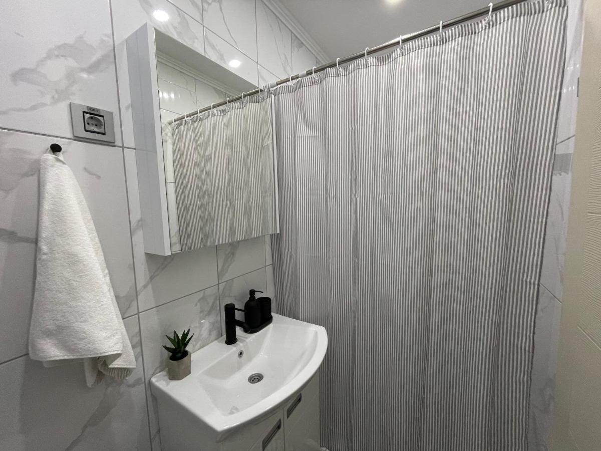 Apartments Tema Sombor Luaran gambar