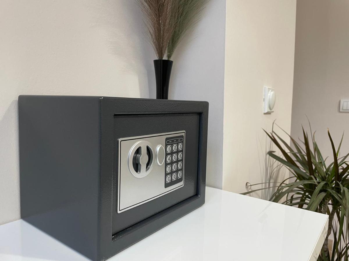 Apartments Tema Sombor Luaran gambar