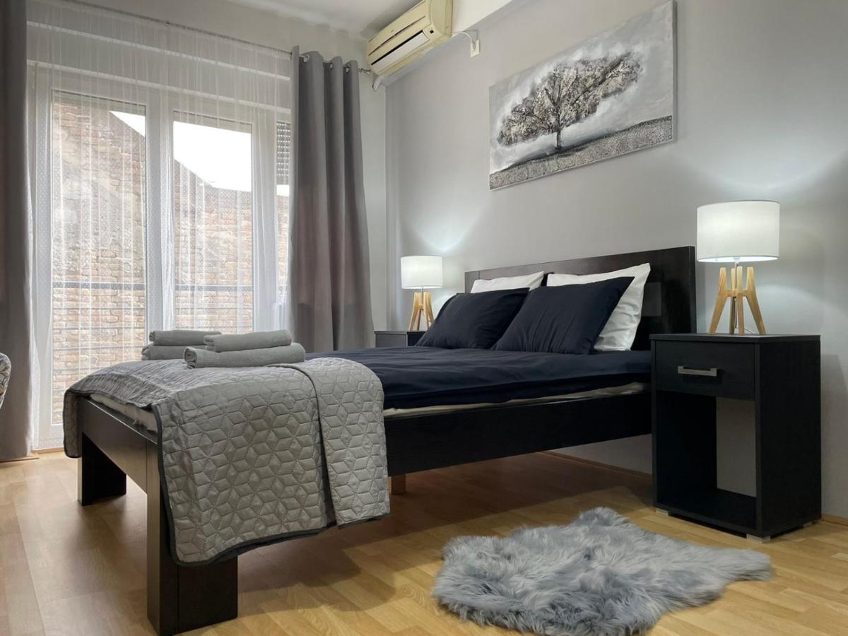 Apartments Tema Sombor Luaran gambar