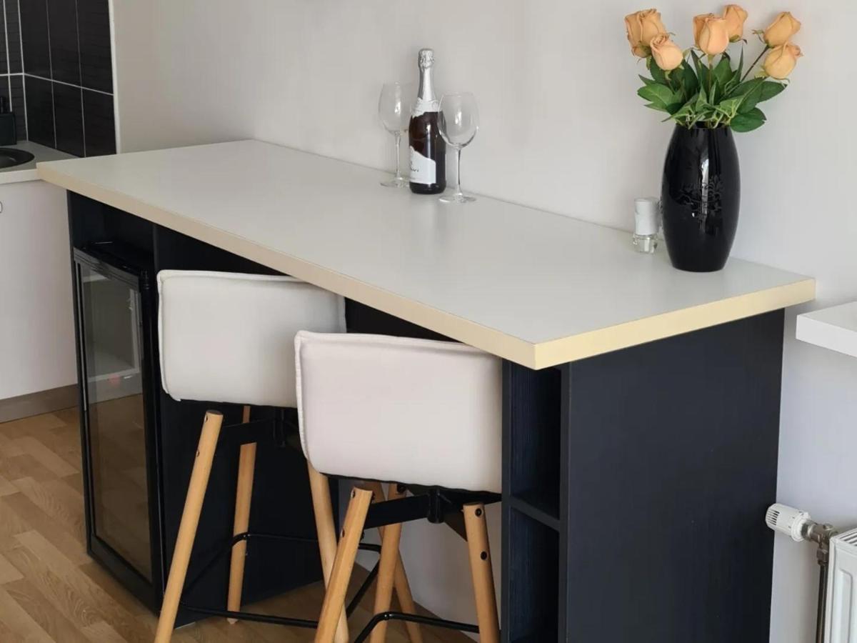 Apartments Tema Sombor Luaran gambar