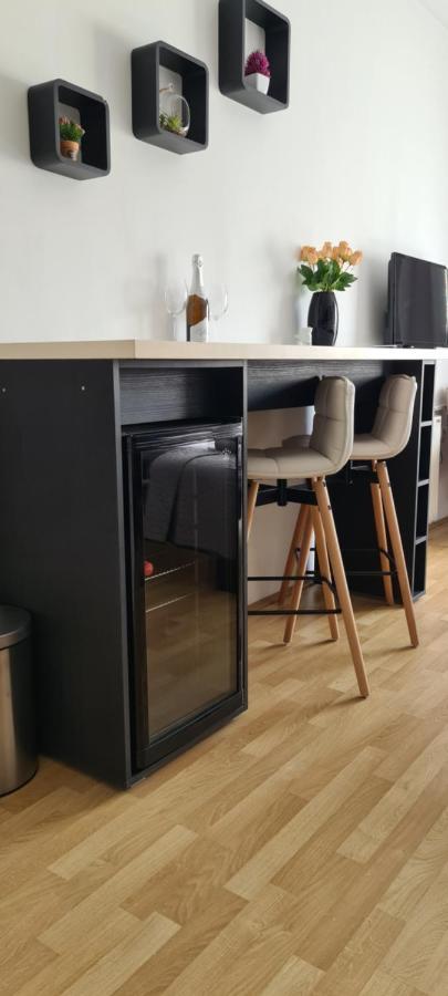 Apartments Tema Sombor Luaran gambar