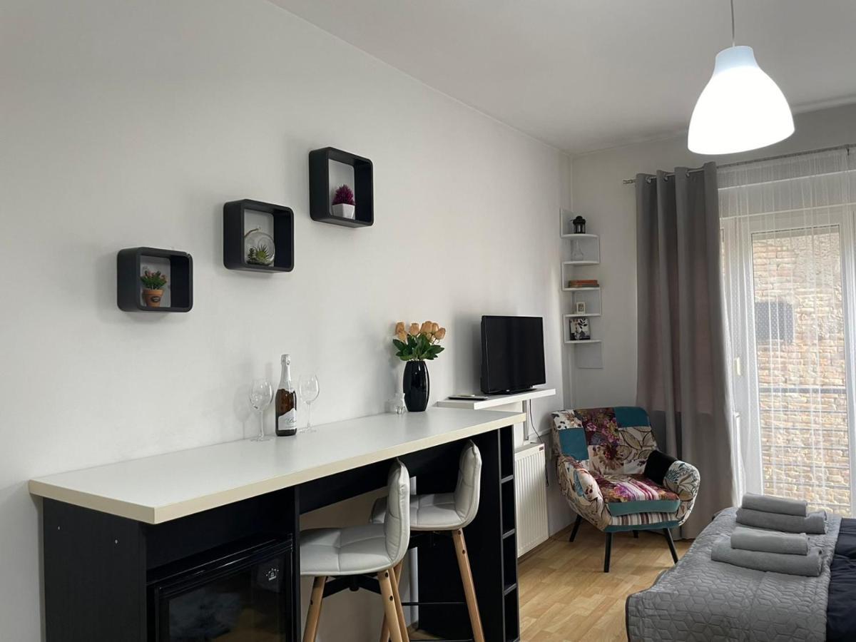 Apartments Tema Sombor Luaran gambar