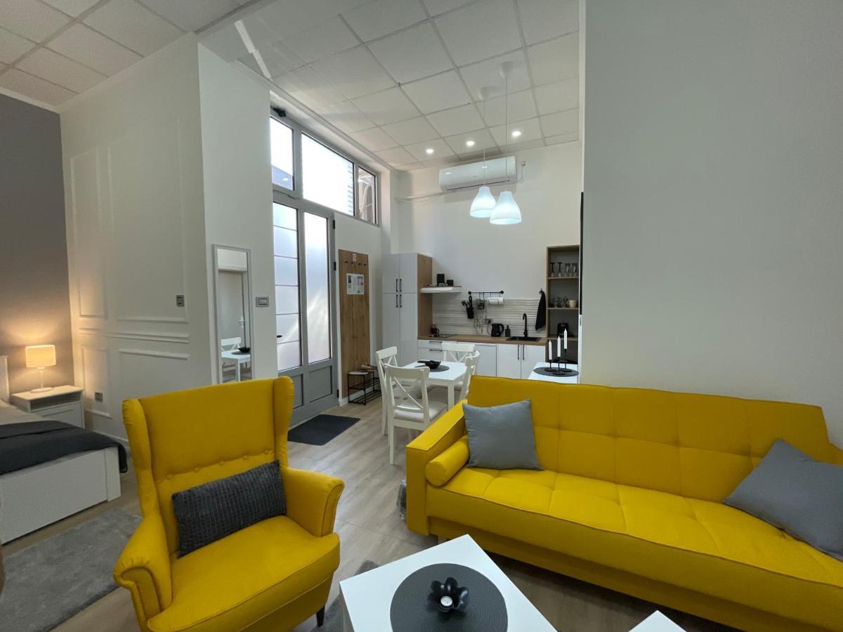 Apartments Tema Sombor Luaran gambar
