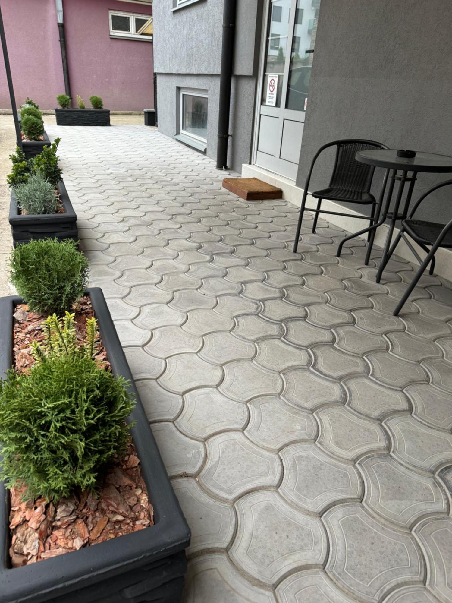 Apartments Tema Sombor Luaran gambar